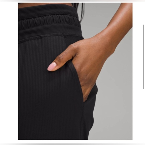 Lululemon dance studio cropped pants size 4 - Picture 3 of 7